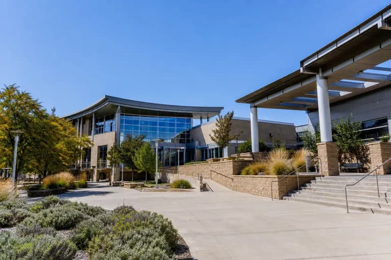 Folsom Lake College campus